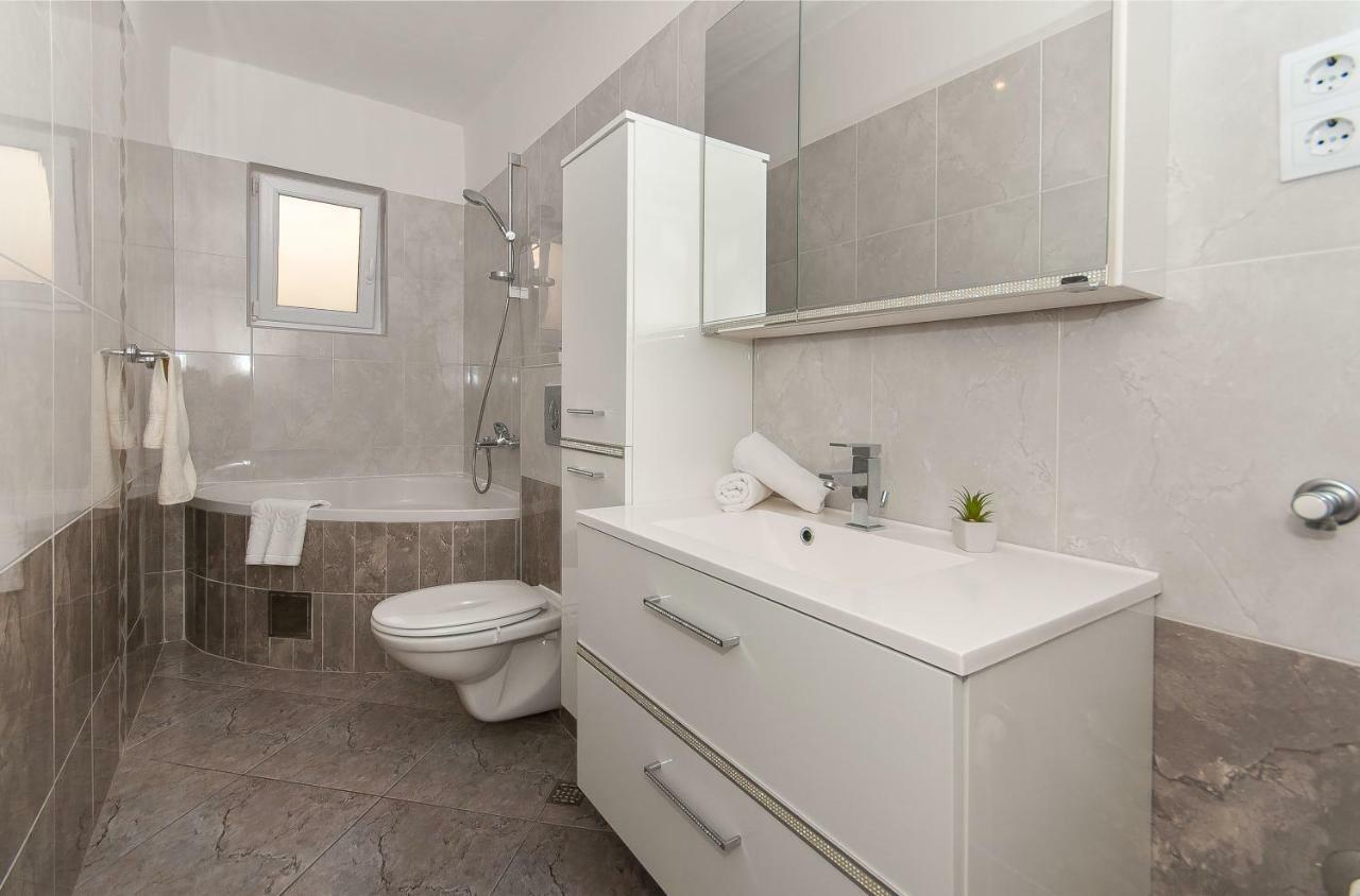 Apartment Ines أوميس المظهر الخارجي الصورة