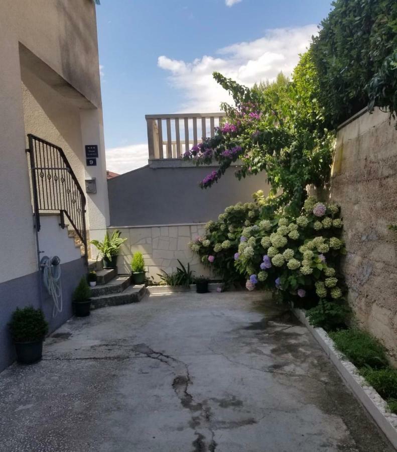 Apartment Ines أوميس المظهر الخارجي الصورة
